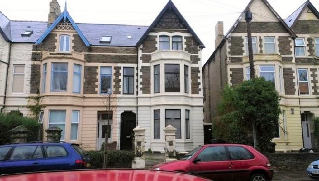 Spacious 4 bedroom Flat in Roath